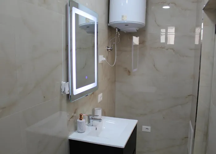 Orange Grove Retreat 地拉那