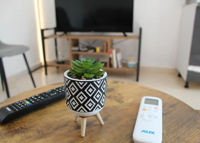 Orange Grove Retreat アパート ティラナ